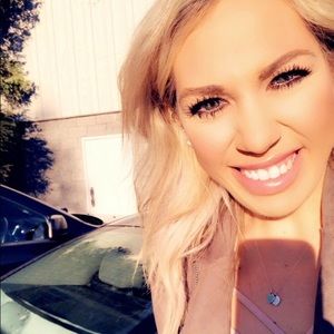 Meet your Posher, Nicole